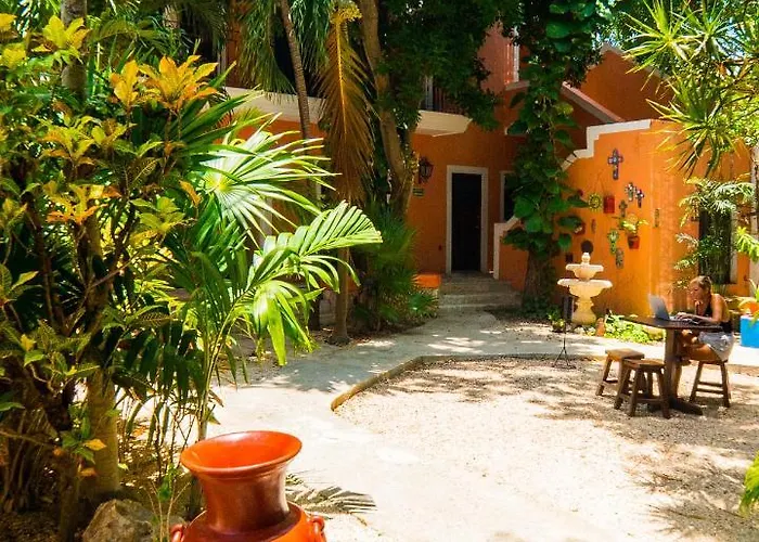 Hotel Casa De Flores 3*