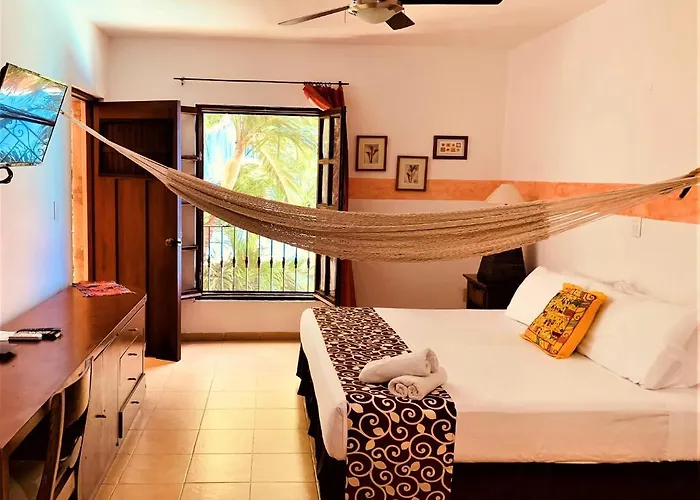 Hotel Casa De Flores 3*