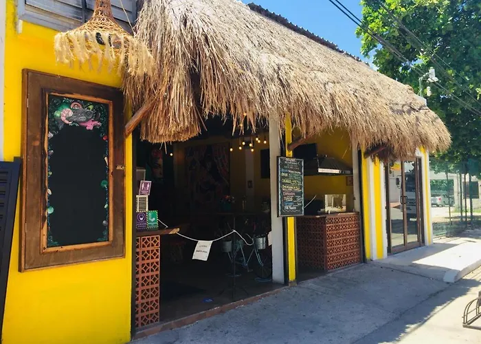 Casa De Flores 3*